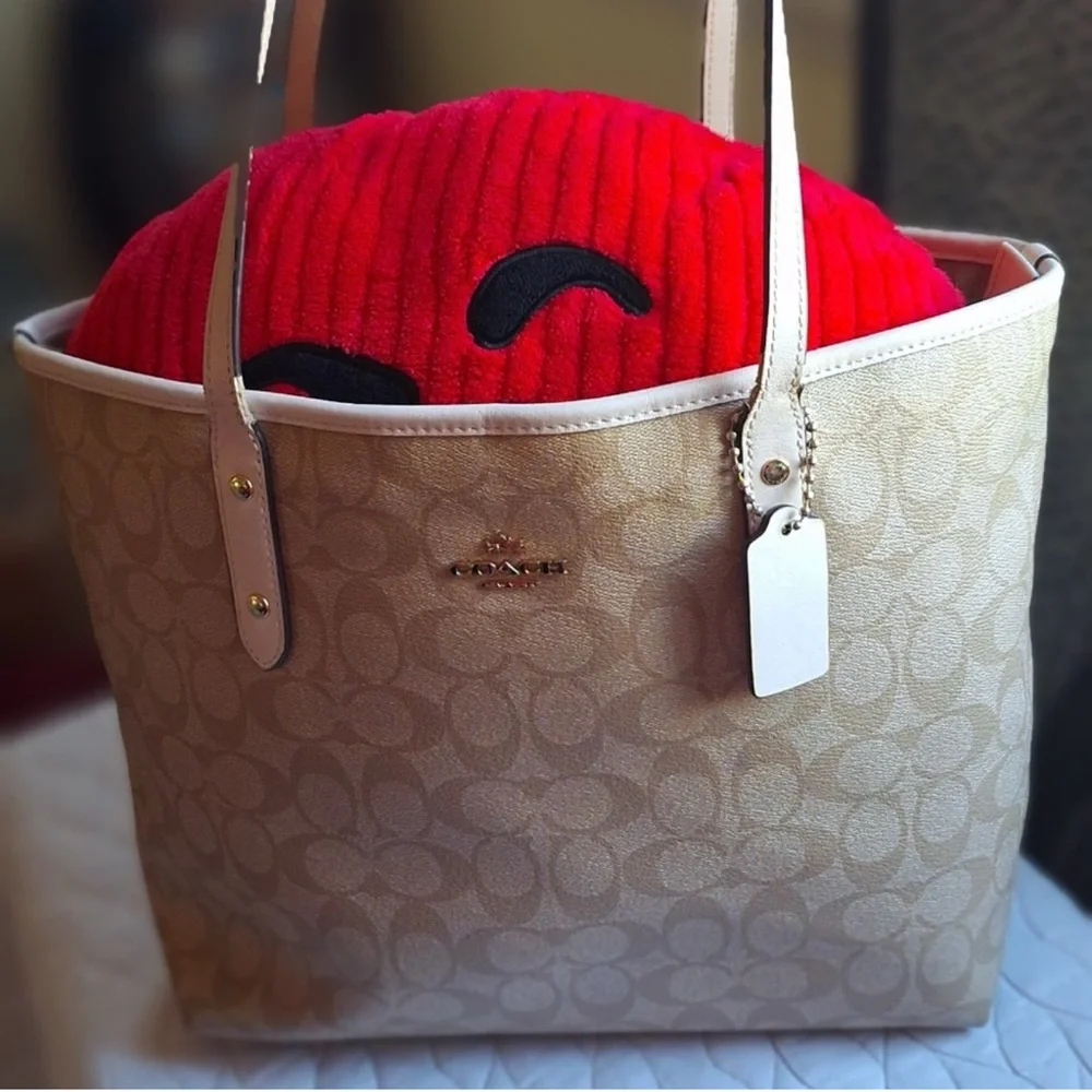 EUC: COACH CITY TOTE IN SIGNATURE CANVAS (THIS IS A STEAL) - Picture 12 of 13